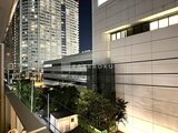 パークアクシス品川シーサイド バルコニーから見た都市景観と夜間照明の様子