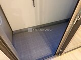パークアクシス品川シーサイド タイル張りの落ち着いた浴室入口の様子