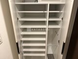 パークアクシス品川シーサイド 多段の棚板で整理整頓しやすい白色の収納クローゼット
