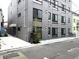 Aglaia 千石 Deux 前面道路から見たモダンなデザインの建物外観