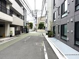 Aglaia 千石 Deux 静かで落ち着きのある路地から見た建物周囲の空間