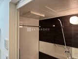 Aglaia 千石 Deux モダンな色合いの浴室とシャワーブース