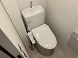 Aglaia 千石 Deux 温水洗浄便座付きのシンプルなトイレ空間