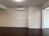 Aglaia 千石 Deux 明るい天井照明とエアコン完備のシンプルな洋室空間