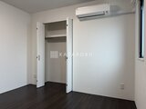 Aglaia 千石 Deux 明るい印象の洋室に、収納たっぷりのクローゼットとエアコン完備