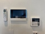 Aglaia 千石 Deux 壁に取り付けられたインターホンと給湯パネルの様子