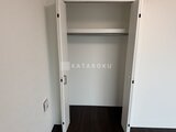 Aglaia 千石 Deux 開放的で整理しやすい白い扉のクローゼット
