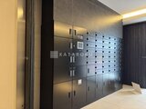 グランカーサ住吉2 モダンなデザインのメールボックスが並ぶ共用部の様子