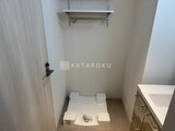 グランカーサ住吉2 洗濯機置き場とハンガーパイプを備えた洗面脱衣室