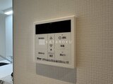 グランカーサ住吉2 浴室制御パネルが備付けされた壁面