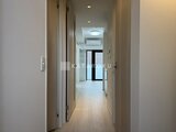 グランカーサ住吉2 明るい印象の廊下から玄関方向を望む空間