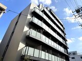 グランカーサ住吉3 白と黒のコントラストが引き立つモダンな建物外観