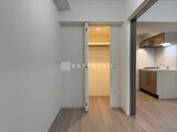 グランカーサ住吉3 キッチンへ繋がる開放的なリビングダイニング空間