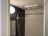 グランカーサ住吉3 黒大理石調パネルの落ち着いた浴室