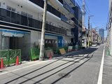 アーバネックス錦糸公園3 前面道路から見た建物の外観と街並みの様子