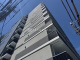 アーバネックス錦糸公園3 下からの視点で見た清潔感のある建物外観
