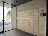 アーバネックス錦糸公園3 明るい共用部のエントランスと宅配ボックス