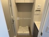 アーバネックス錦糸公園3 洗濯機置き場と収納棚を備えた洗面脱衣室