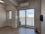 アーバネックス錦糸公園3 大きな窓から明るい採光が入るリビングダイニング空間