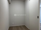 アーバネックス錦糸公園3 白を基調とした落ち着いた印象の洋室空間