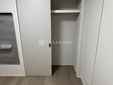 アーバネックス錦糸公園3 白を基調とした明るいクローゼット空間と洋室の一部