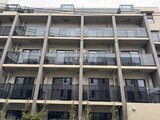 ビューテラス茗荷谷 前面道路から見たモダンな造りの建物外観
