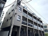 ビューテラス茗荷谷 白とグレーのタイルを基調とした、モダンな印象の建物外観