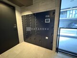 ビューテラス茗荷谷 宅配ボックスと郵便受けが設置されたエントランスホール