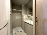 ビューテラス茗荷谷 洗面化粧台と洗濯機置き場を備えた機能的なサニタリースペース