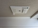 ビューテラス茗荷谷 白い棚とコンセント完備の洗面脱衣室