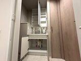 ビューテラス茗荷谷 洗面台上部に鏡と収納がついたコンパクトな洗面室