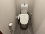 アスマチメゾン両国2 温水洗浄便座付きの清潔感のあるトイレ空間