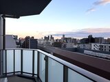 アスマチメゾン両国2 バルコニーから見た都市夜景と開放的な眺望