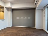 アスマチメゾン両国2 リビングダイニングとキッチンが一体となった、開放的で落ち着い
