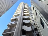 OAKLANCE森下2 下から見上げた白基調のモダンなマンション外観
