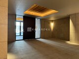OAKLANCE森下2 間接照明が映える落ち着いたトーンのエレベーターホール