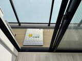 OAKLANCE森下2 開放的な天窓から自然光が入るエントランス部分
