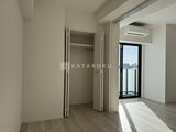 OAKLANCE森下2 開放的なバルコニーへ繋がる、採光良好なリビングダイニング