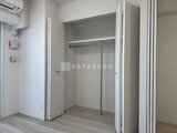 OAKLANCE森下2 ハンガーパイプ付きの開放的なウォークインクローゼット