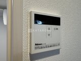 THE PALMS大島 給湯リモコンが取り付けられた壁面