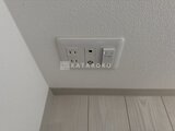 THE PALMS大島 天井に設置されたコンセント・通気口・スイッチパネル