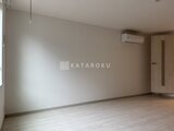 THE PALMS大島 明るい採光が入るシンプルな居室空間