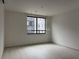 THE PALMS大島 大きな窓から採光が入る明るいリビングダイニング