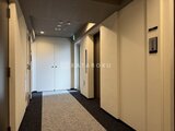 クレヴィアリグゼ蒲田西 白を基調とした落ち着いた印象のエレベーターホール