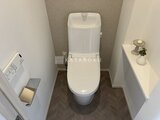 クレヴィアリグゼ蒲田西 温水洗浄便座付きの落ち着いた印象のトイレ空間