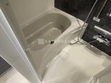 クレヴィアリグゼ蒲田西 ゆとりのある浴槽と洗い場を備えたバスルーム