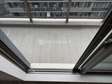 クレヴィアリグゼ蒲田西 バルコニーから見た開放的な眺望と明るい採光の様子