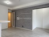 クレヴィアリグゼ蒲田西 モダンなアクセント壁が印象的なリビングダイニング
