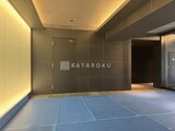 アークマーク大塚 モダンな照明と落ち着いた色合いの共用廊下