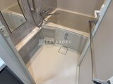 アークマーク大塚 清潔感のあるユニットバスの浴室側からの眺め